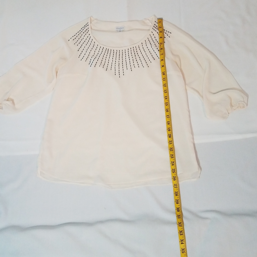 Beautiful woman's white blouse - Picture 6 of 9